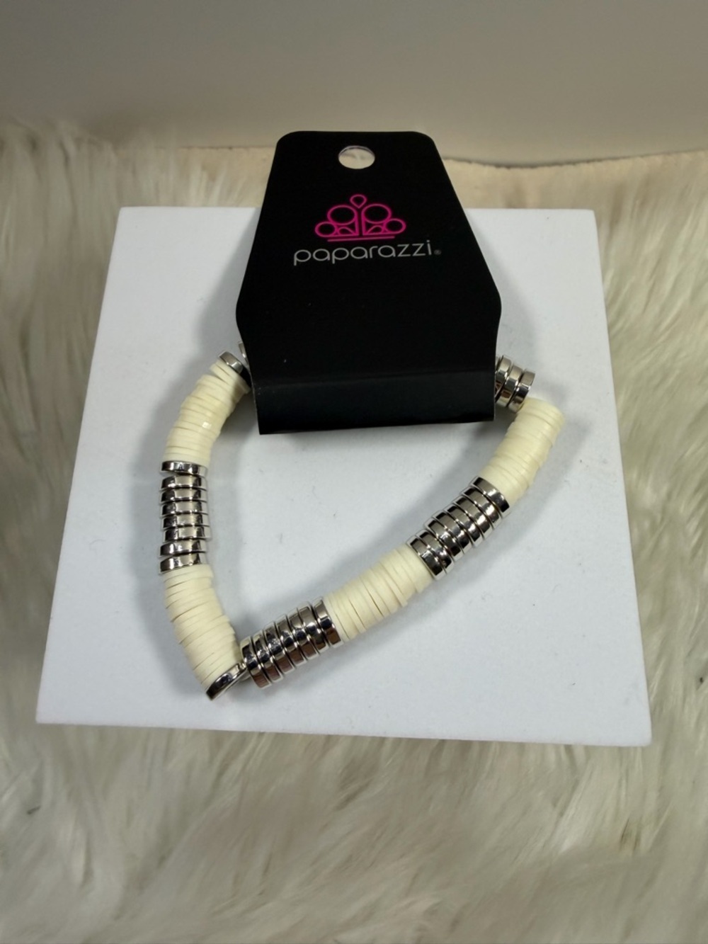 🩷5/$10🩷 Paparazzi Cream and Silver Beaded Stretch Bracelet